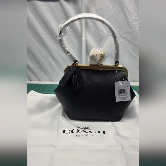 NWT Coach KISSLOCK 16 Black & Brass - Picture 10 of 17